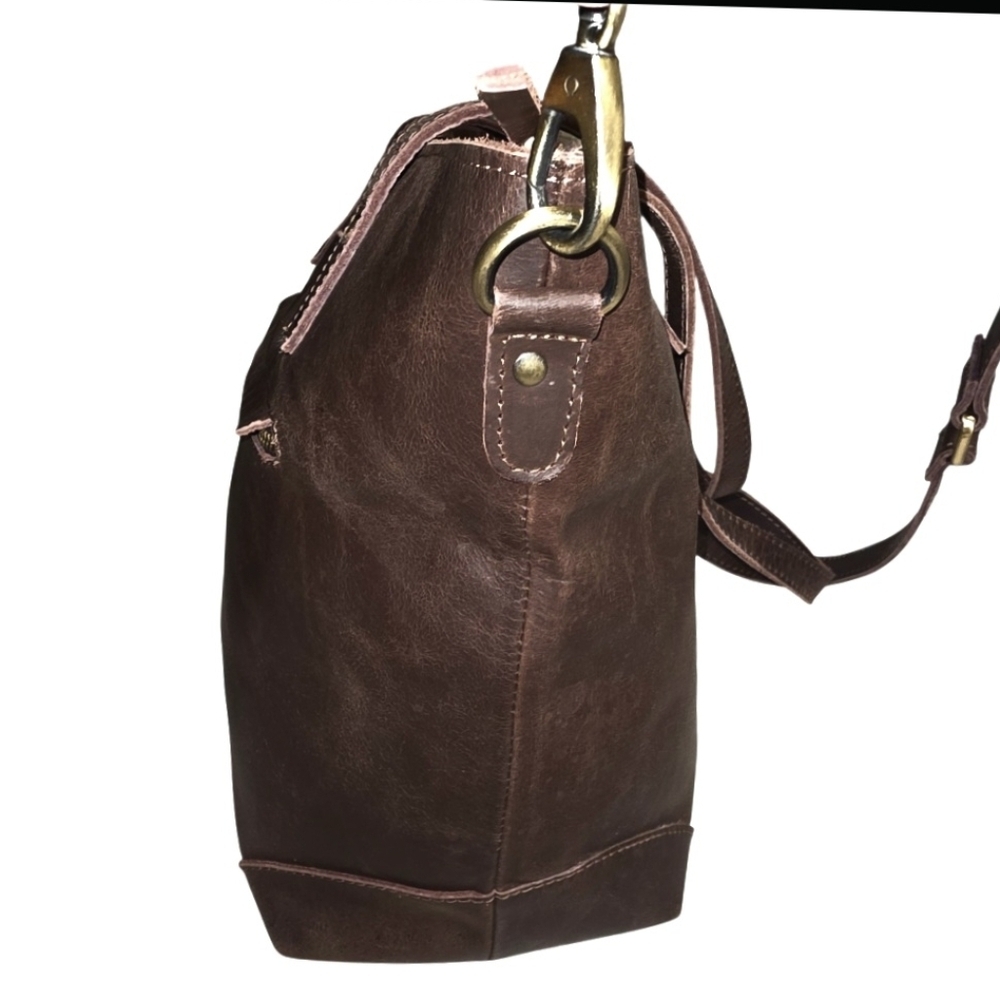 EUC Leather Tote Purse w/ matching wallet & change purse & adj shoulder strap. - Picture 10 of 16